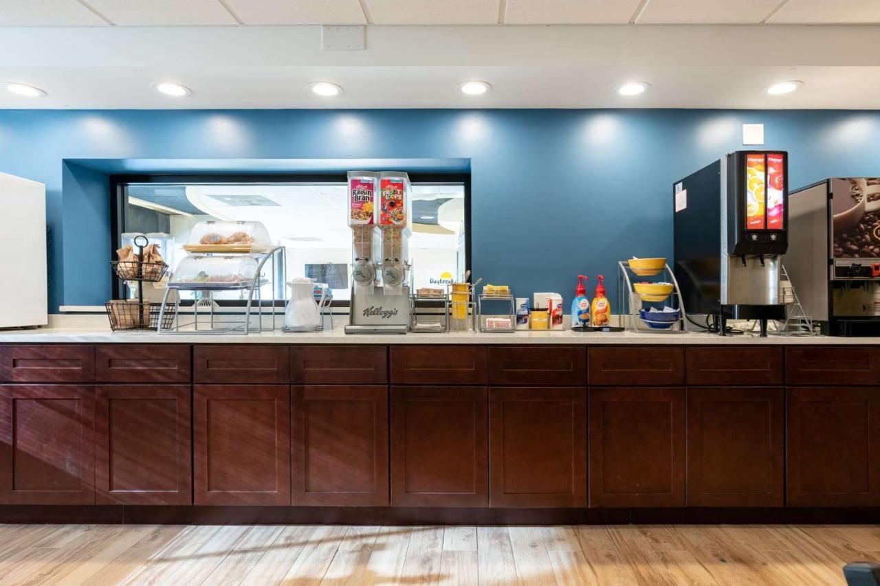 Days Inn By Wyndham Hartford/Closest Downtown Kültér fotó