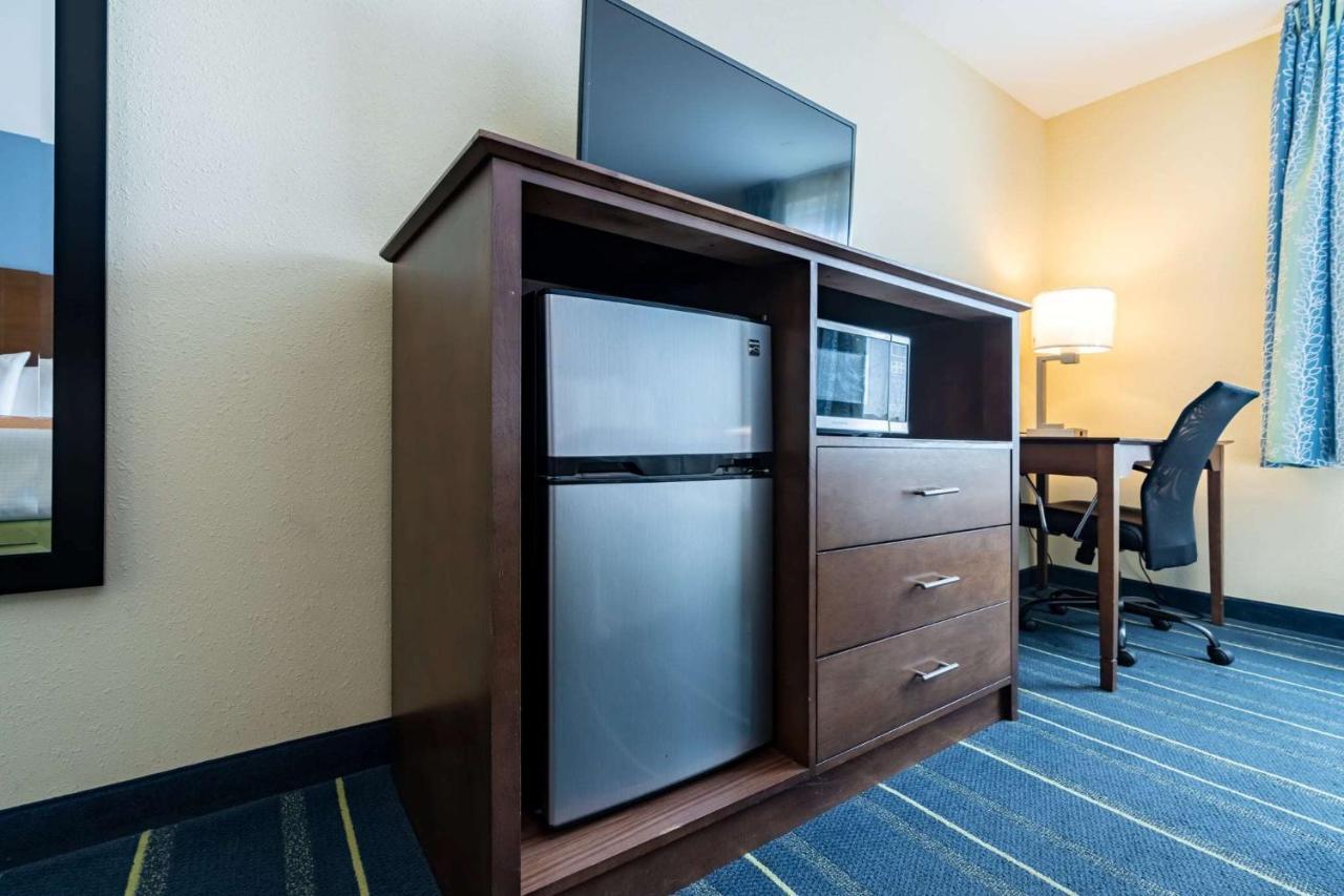 Days Inn By Wyndham Hartford/Closest Downtown Kültér fotó