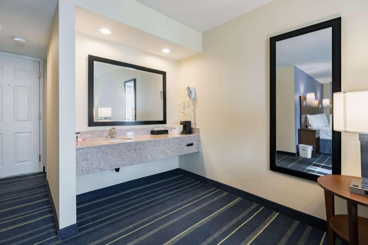 Days Inn By Wyndham Hartford/Closest Downtown Kültér fotó