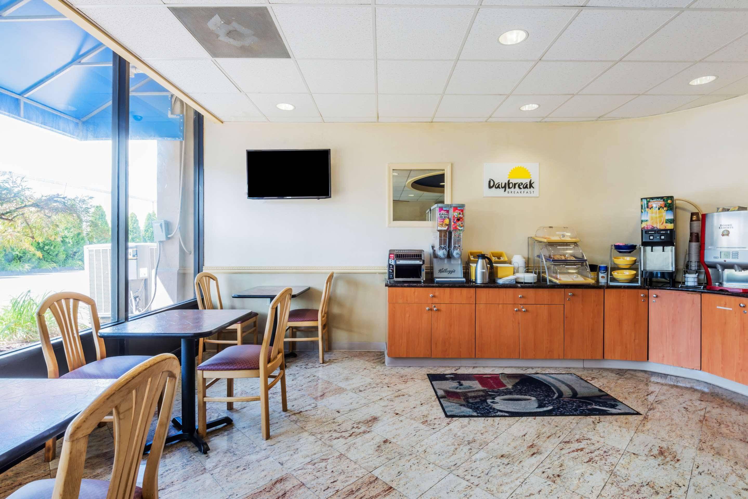 Days Inn By Wyndham Hartford/Closest Downtown Kültér fotó