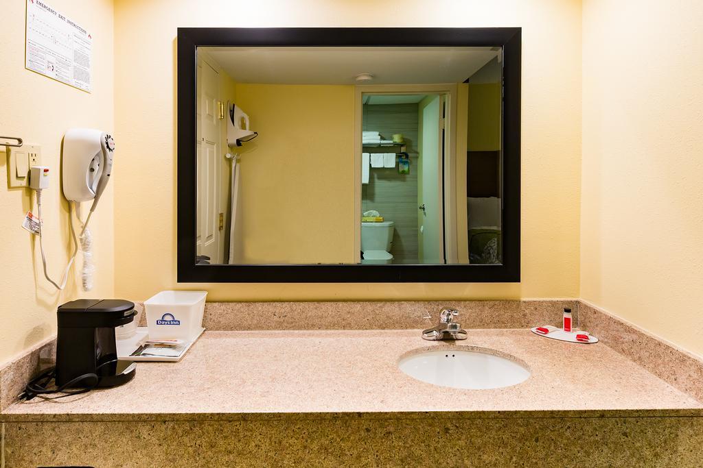 Days Inn By Wyndham Hartford/Closest Downtown Kültér fotó